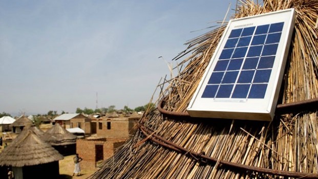 contents/comunicationnews/selling-solar-panels-in-africa-courtesy-azuri-technologies-621x350.jpg